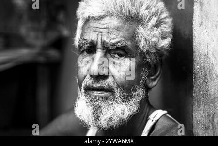 Ritratto di un uomo, monocromatico, Dacca, Bangladesh, Asia Foto Stock