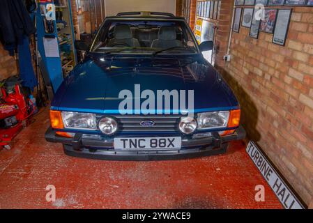 Crayford Cortina cabriolet - classico tetto in tessuto inglese anni '1980 convertito da una berlina della Crayford i costruttori di auto cabriolet Foto Stock