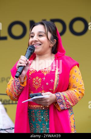 Shani Dhanda ospita il Vaisakhi Festival che si tiene in Trafalgar Square, l'evento che celebra la tradizionale vendemmia primaverile nel calendario Sikh. Foto Stock
