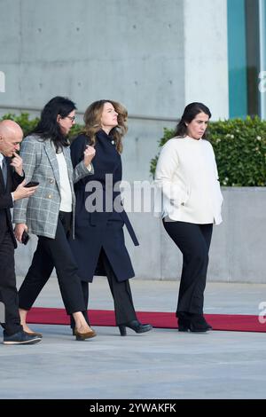 Madrid. Spagna. 20241210, Maria Dolores Ocana, segretario della regina Letizia, partì per l’Italia per una visita di Stato di 3 giorni presso l’aeroporto Adolfo Suarez Madrid Barajas il 10 dicembre 2024 a Madrid, Spagna Foto Stock