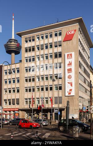 Sede del sindacato di Colonia, sede della Confederazione sindacale tedesca a Hans-Boeckler-Platz 1, dietro la torre della televisione di Colonia, Germania. Foto Stock