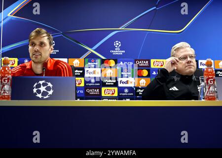 ROTTERDAM - Asger Sorensen, allenatore dello Sparta Praga Lars Friis durante una conferenza stampa al Kuip prima della partita di Champions League contro il Feyenoord. ANP MAURICE VAN STEEN Foto Stock