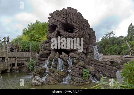 Skull Rock presso l'Isola avventura meridionale, in Adventureland, a Disneyland Paris, Marne-la-Vallée, Francia Foto Stock