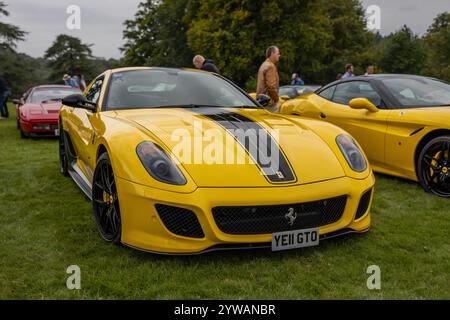 2011 Ferrari 599 GTO, in mostra al Salone Privé Concours d'Elégance del 2024 tenutosi a Blenheim Palace. Foto Stock