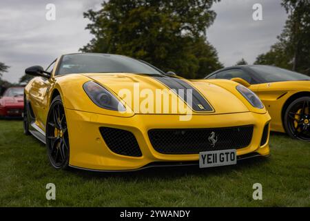 2011 Ferrari 599 GTO, in mostra al Salone Privé Concours d'Elégance del 2024 tenutosi a Blenheim Palace. Foto Stock