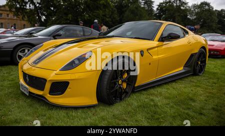 2011 Ferrari 599 GTO, in mostra al Salone Privé Concours d'Elégance del 2024 tenutosi a Blenheim Palace. Foto Stock