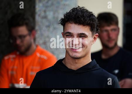 NORRIS Lando (gbr), McLaren F1 Team MCL38, ritratto durante il test post-stagionale di Formula 1 Abu Dhabi 2024, il 10 dicembre 2024 sul circuito Yas Marina, ad Abu Dhabi, Emirati Arabi Uniti Foto Stock