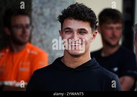 NORRIS Lando (gbr), McLaren F1 Team MCL38, ritratto durante il test post-stagionale di Formula 1 Abu Dhabi 2024, il 10 dicembre 2024 sul circuito Yas Marina, ad Abu Dhabi, Emirati Arabi Uniti Foto Stock