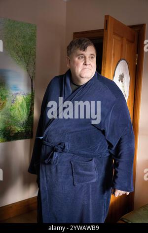 James Philpot, capo del quartiere locale, osserva sulla strada che asma Fawaz al-Assad, i genitori della First Lady of Syria Fawaz e Sahar Akhras vivono. Foto Stock