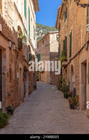 Vicolo nel villaggio di Valldemossa, Mallorca, Spagna Foto Stock