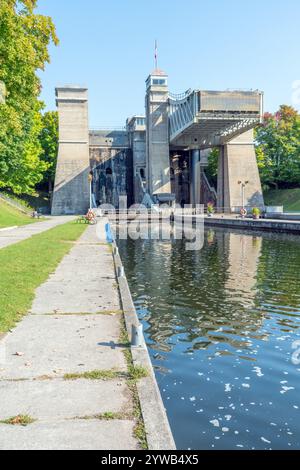 Inaugurato nel 1904, con un ascensore di 19,8 metri, il blocco per ascensori di Peterborough è il blocco per ascensori idraulico più alto del mondo. Foto Stock