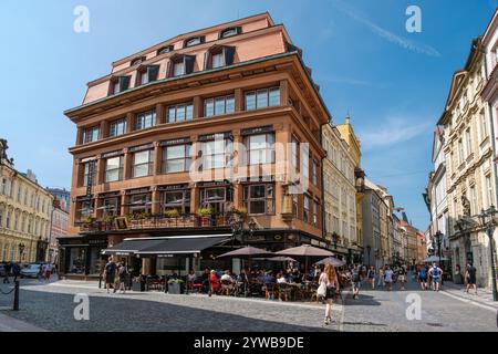 Casa della Madonna Nera, Praga, Cechia, Repubblica Ceca. All'interno si trova il Grand Cafe Orient. Foto Stock