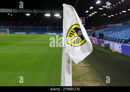 Elland Road Stadium, Leeds, Inghilterra - 10 dicembre 2024 Leeds Corner flag - prima della partita Leeds United contro Middlesbrough, Sky Bet Championship, 2024/25, Elland Road Stadium, Leeds, Inghilterra - 27 novembre 2024 credito: Arthur Haigh/WhiteRosePhotos/Alamy Live News Foto Stock