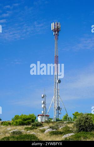 Antenna di rete cellulare, stazione base o stazione base ricetrasmettitore, antenna di comunicazione wireless Foto Stock