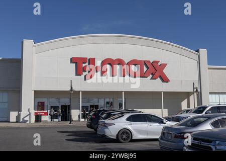 Plainfield - 8 dicembre 2024: T.J. Maxx Store. T.. J Maxx è una catena di negozi a prezzi scontati che propone abbigliamento, scarpe e accessori di marca Foto Stock