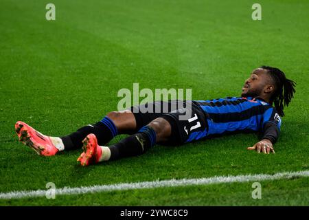 Bergamo, Italia. 10 dicembre 2024. Ademola Lookman dell'Atalanta BC sembra sbalordito durante la partita di calcio della fase di UEFA Champions League 2024/25 tra l'Atalanta BC e il Real Madrid CF. Crediti: Nicolò campo/Alamy Live News Foto Stock