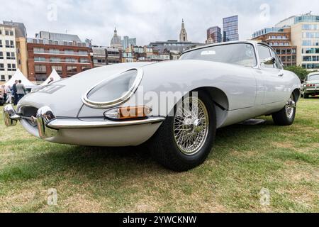 Jaguar e-Type al Concorso di Londra 2023 Foto Stock