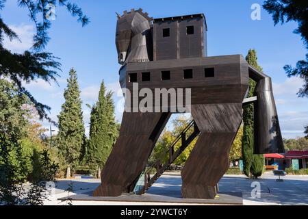 Replica del leggendario cavallo di Troia a Troia, Turkiye Foto Stock