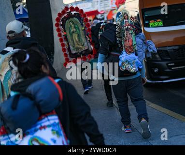 Città del Messico, Messico. 10 dicembre 2024. Fedeli cattolici alla Vergine di Guadalupe, continuano il loro pellegrinaggio alla Basilica di Guadalupe in occasione della celebrazione religiosa in onore della Vergine di Guadalupe. Il 10 dicembre 2024 a città del Messico, Messico. (Foto di Ian Robles/Eyepix Group/Sipa USA) credito: SIPA USA/Alamy Live News Foto Stock