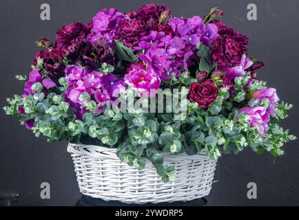 mazzi di fiori per occasioni speciali e funerali Foto Stock