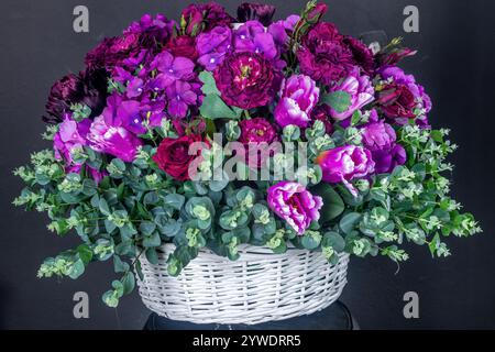 mazzi di fiori per occasioni speciali e funerali Foto Stock