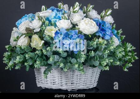 mazzi di fiori per occasioni speciali e funerali Foto Stock