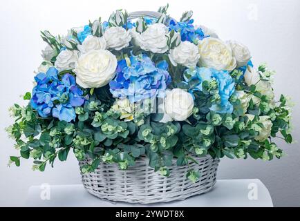 mazzi di fiori per occasioni speciali e funerali Foto Stock