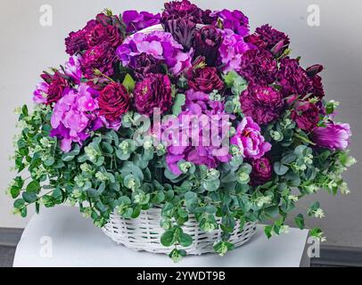 mazzi di fiori per occasioni speciali e funerali Foto Stock