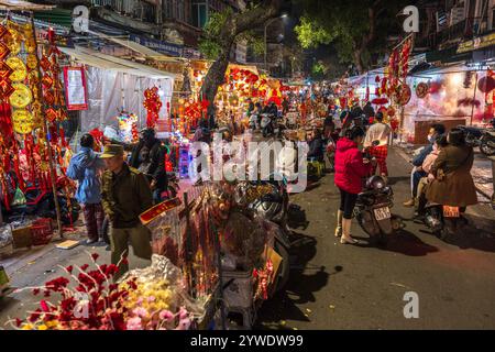 Vietnam, Hanoi, 2024-02-09, Tet festival, Capodanno cinese, festa del Tet, nouvel an lunaire, mercato notturno, vita notturna, fotografia di Jean-Yves Bardin Foto Stock