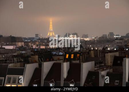 Parigi, Francia - 05 09 2024: Il Centre Pompidou: Vista panoramica di Parigi dall'edificio Centre Pompidou Foto Stock