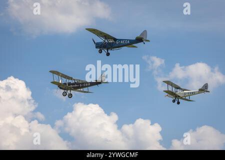 De Havilland DH.51, de Havilland DH.60X Moth & de Havilland Puss Moth, in volo al Best of British Air Show tenutosi a Shuttleworth. Foto Stock