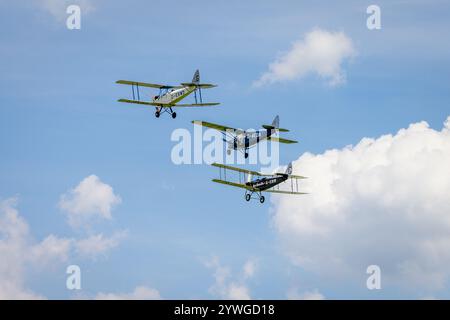 De Havilland DH.51, de Havilland DH.60X Moth & de Havilland Puss Moth, in volo al Best of British Air Show tenutosi a Shuttleworth. Foto Stock