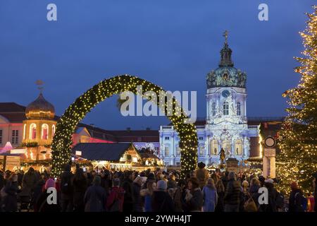 Ingresso al mercatino di Natale del castello di Charlottenburg. Berlino, 08.12.2024 Foto Stock