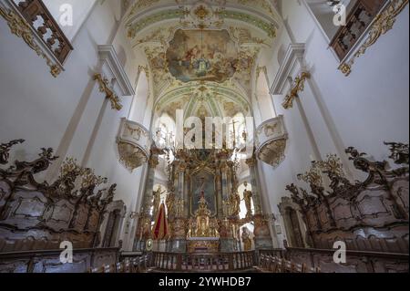 Sala del coro con insegne basiliche della basilica di pellegrinaggio di Maria Bruennlein in stile rococò costruita tra il 1748 e il 1782, Wemding, Svevia Baviera, GE Foto Stock