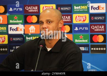 Bayern-Trainer Vincent Kompany, GER, Shakhtar Donezk - FC Bayern Muenchen, Fussball, Champions-League, 6. Spieltag, Saison 2024/2025, 10.12.2024 foto: Eibner-Pressefoto/Joerg Niebergall Foto Stock