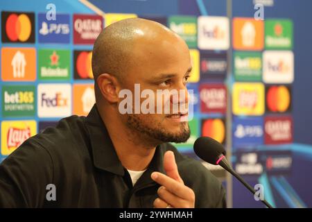 Bayern-Trainer Vincent Kompany, GER, Shakhtar Donezk - FC Bayern Muenchen, Fussball, Champions-League, 6. Spieltag, Saison 2024/2025, 10.12.2024 foto: Eibner-Pressefoto/Joerg Niebergall Foto Stock