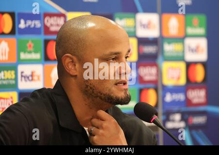 Bayern-Trainer Vincent Kompany, GER, Shakhtar Donezk - FC Bayern Muenchen, Fussball, Champions-League, 6. Spieltag, Saison 2024/2025, 10.12.2024 foto: Eibner-Pressefoto/Joerg Niebergall Foto Stock