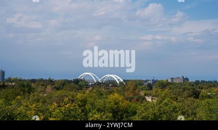 Novi Sad, paesaggio serbo. Vista del ponte Zezelj da Petrovaradin. Foto Stock