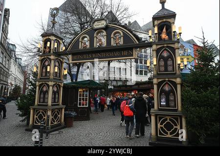 Eingang zum Weihnachtsmarkt Heinzels Wintermärchen auf dem Kölner Altermarkt in der Altstadt *** ingresso al mercato di Natale Heinzels Wintermärchen a Colognes Altermarkt nella città vecchia Foto Stock