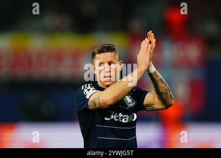 Red Bull Arena, Lipsia, Germania. 10 dicembre 2024. Ross Barkley dell'Aston Villa guarda durante una partita della fase a gironi della Champions League del giorno 6, RB Leipzig vs Aston Villa, alla Red Bull Arena di Lipsia, Germania. Ulrik Pedersen/CSM/Alamy Live News Foto Stock