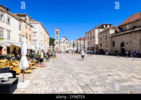 La piazza principale della città vecchia di Hvar sull'isola di Hvar in Croazia Foto Stock