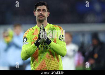 Bergamo, Italia. 10 dicembre 2024. Il Thibaut Courtois del Real Madrid CF celebra al termine della partita di UEFA Champions League 2024/25 di fase MD6 tra l'Atalanta BC e il Real Madrid C.F. allo stadio Gewiss il 10 dicembre 2024 a Bergamo. Crediti: Marco Canoniero/Alamy Live News Foto Stock