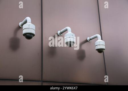 Telecamere di sicurezza a Singapore. Apparecchiature CCTV. Tecnologia di sorveglianza della sicurezza. Foto Stock