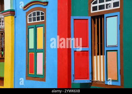 Punto di riferimento colorato nel quartiere Little India della città di Singapore. Ex casa di Tan Teng Niah, monumento storico. Foto Stock