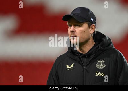 Brian Sorensen Manager di Everton arriva in vista della Women's League Cup - fase A gironi - gruppo A Liverpool Women vs Everton Women al St Helens Stadium, St Helens, Regno Unito, 11 dicembre 2024 (foto di Craig Thomas/News Images) Foto Stock