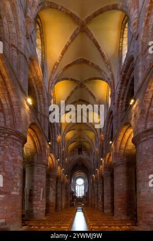 Cattedrale di San Magnus del XII secolo, la più antica cattedrale della Scozia e la più settentrionale cattedrale del Regno Unito a Kirkwall sulle Isole Orcadi Foto Stock