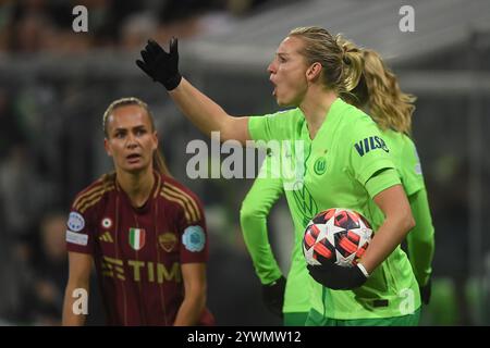 Wolfsburg, Germania. 11 dicembre 2024. Calcio, donne: Champions League, VfL Wolfsburg - AS Roma, fase a gironi, gruppo A, partita 5, AOK Stadion. Alexandra Popp di Wolfsburg gesticola durante la partita. Crediti: Swen Pförtner/dpa/Alamy Live News Foto Stock