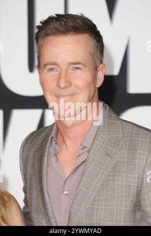 Los Angeles, Stati Uniti. 10 dicembre 2024. Edward Norton alla prima mondiale "A complete Unknown" tenutasi al Dolby Theatre, Los Angeles, CA, 10 dicembre 2024. Foto: Joseph Martinez/PictureLux credito: PictureLux/The Hollywood Archive/Alamy Live News Foto Stock