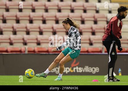 Leigh, Regno Unito. 11 dicembre 2024. Amy Andrews di Newcastle nella sessione di riscaldamento pre-partita durante la Women's League Cup - fase a gironi - gruppo A Manchester United Women contro Newcastle United Women al Leigh Sports Village, Leigh, Regno Unito, 11 dicembre 2024 (foto di Alfie Cosgrove/News Images) a Leigh, Regno Unito il 12/11/2024. (Foto di Alfie Cosgrove/News Images/Sipa USA) credito: SIPA USA/Alamy Live News Foto Stock