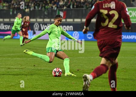 Wolfsburg, Germania. 11 dicembre 2024. Calcio, donne: Champions League, VfL Wolfsburg - AS Roma, fase a gironi, gruppo A, giorno 5, AOK Stadion. Lo Sveindis Jonsdottir di Wolfsburg segna il gol per arrivare a 6:1. Crediti: Swen Pförtner/dpa/Alamy Live News Foto Stock